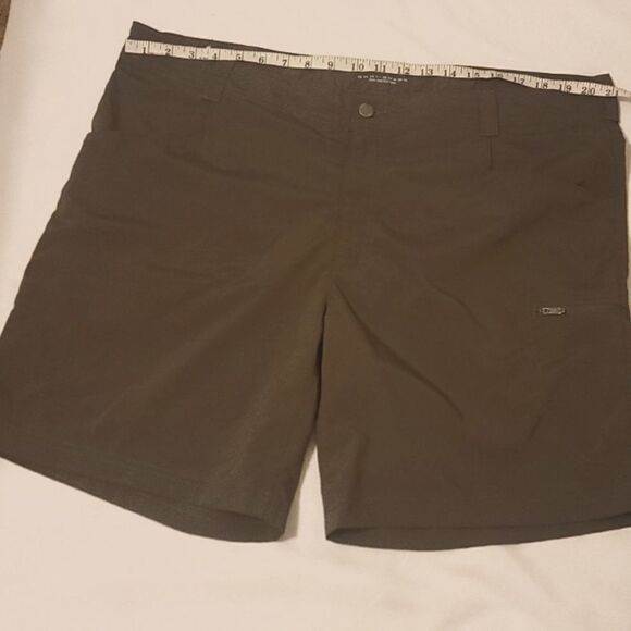 Columbia omni shade men's shorts size  42 - Picture 1 of 8